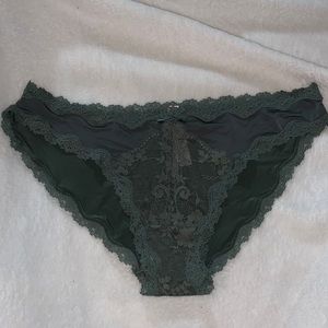 ⭐️ 3/$24 Sale ⭐️  Victoria’s Secret Cheekini